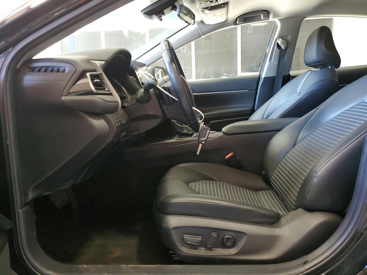 TOYOTA CAMRY SE NIGHT SHADE