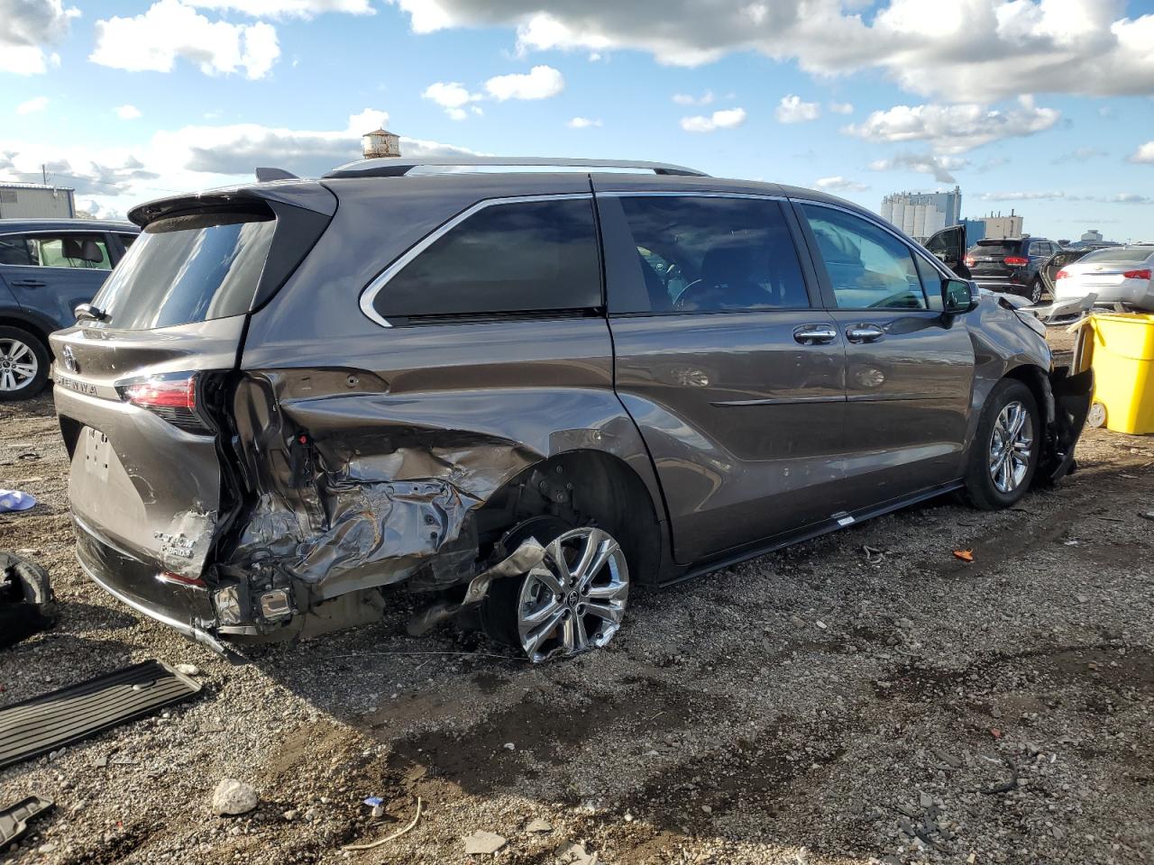 TOYOTA SIENNA LIMITED