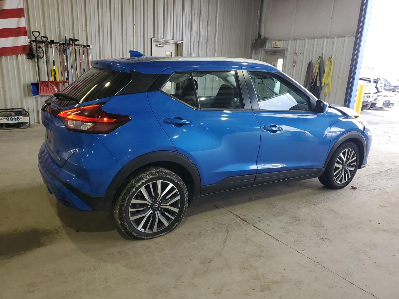 NISSAN KICKS SV