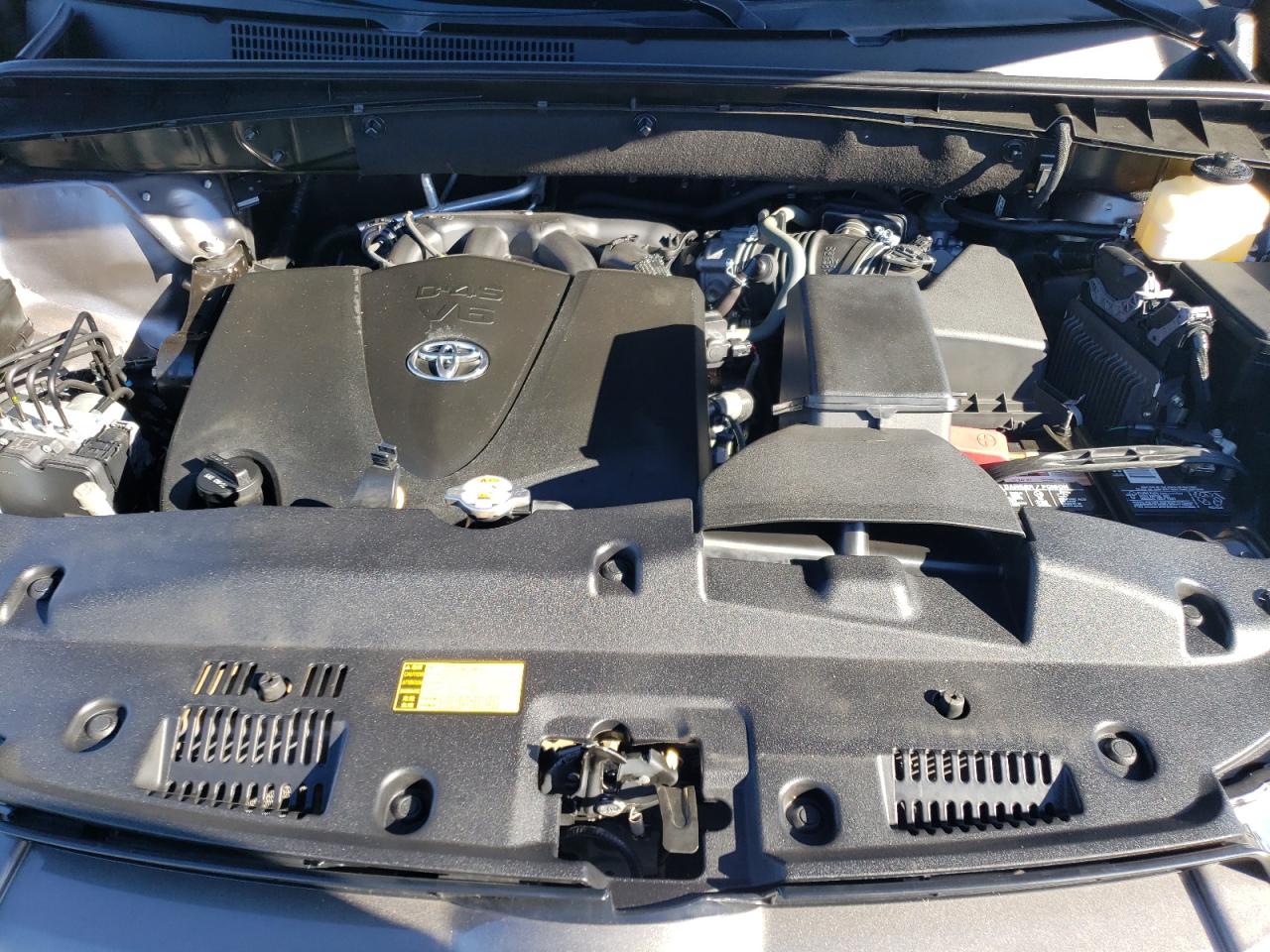 TOYOTA HIGHLANDER SE