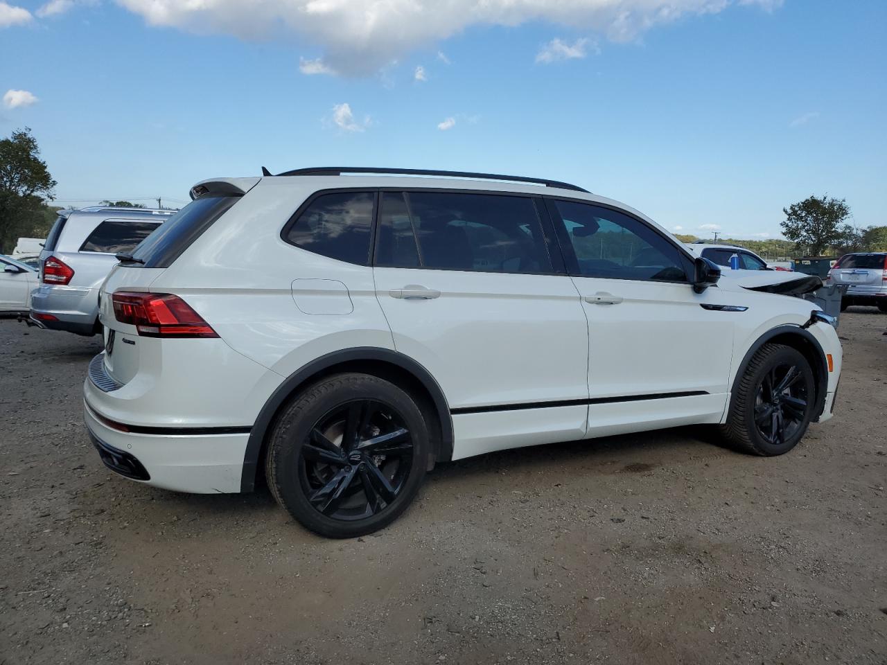 VOLKSWAGEN TIGUAN SE R-LINE BLACK