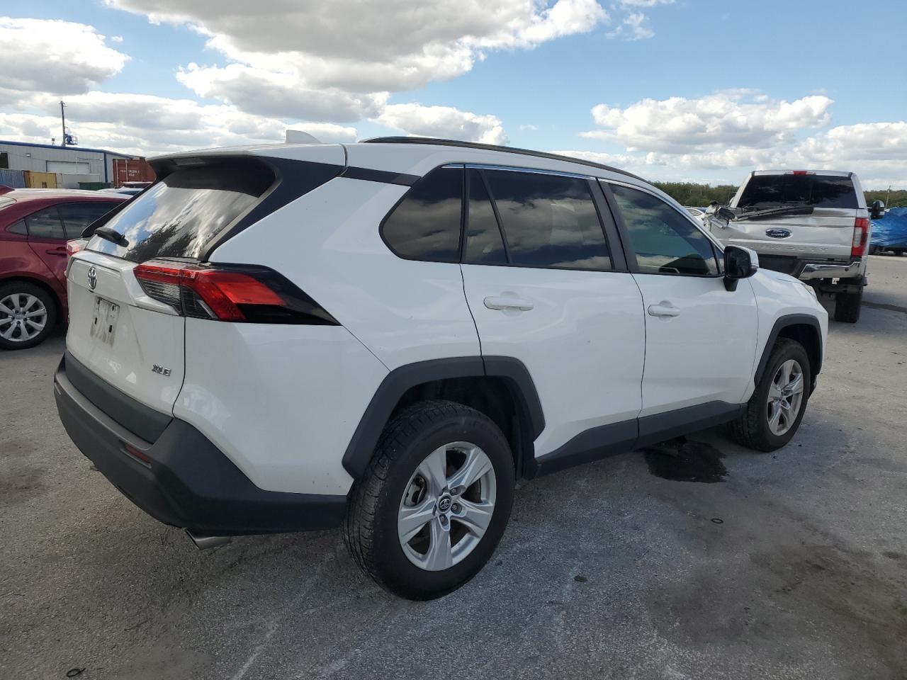 Lot #3302816916 2019 TOYOTA RAV4 XLE