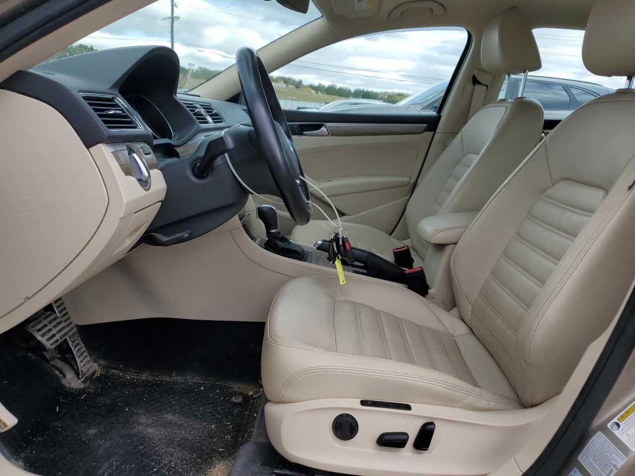 VOLKSWAGEN PASSAT SEL