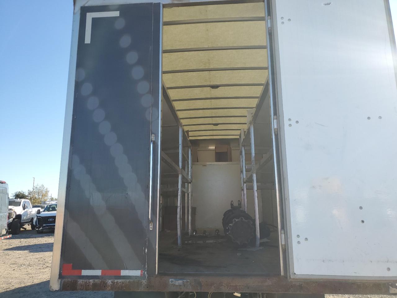 Lot #3316700545 2011 HINO 258/268