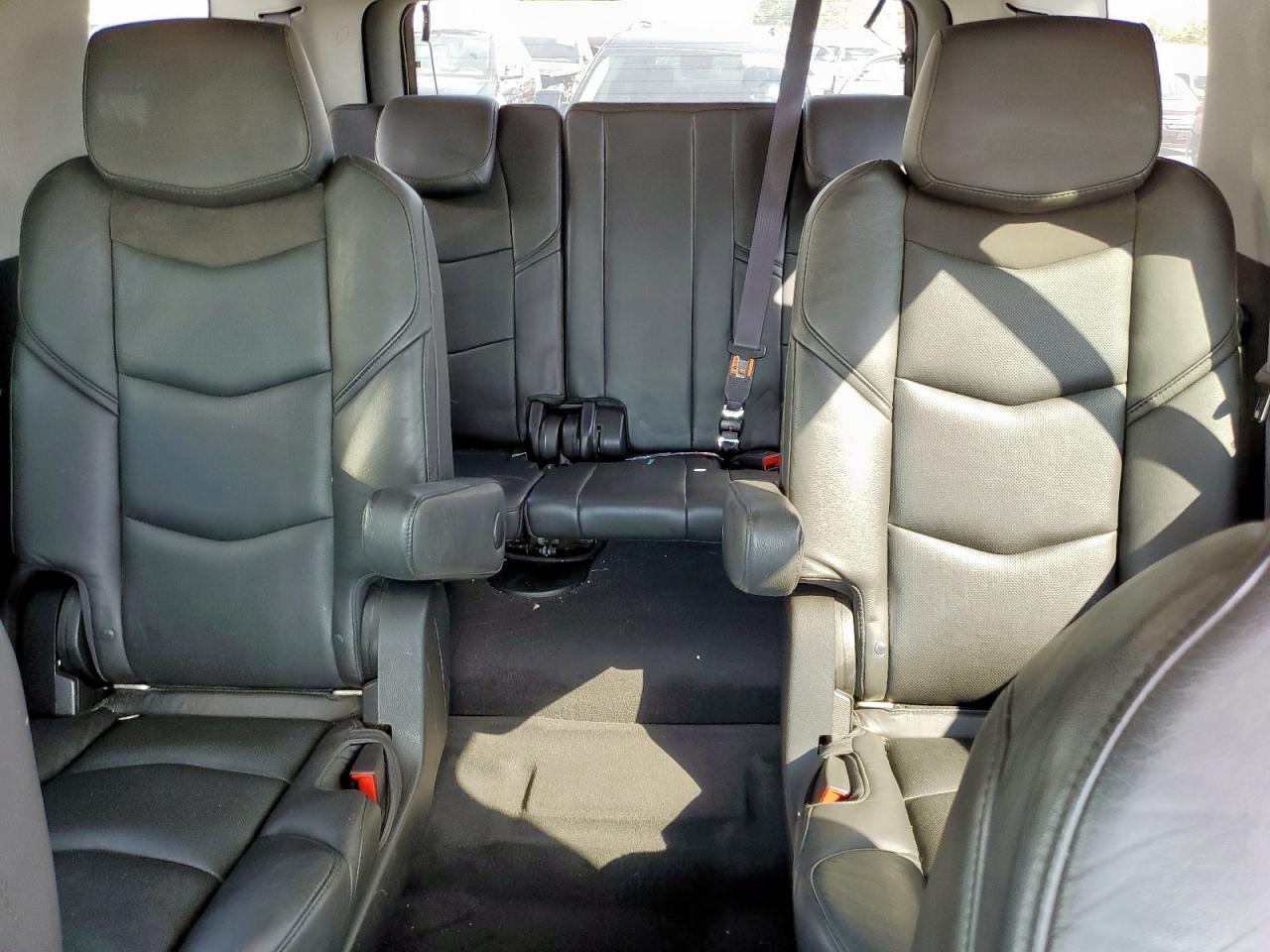 CADILLAC ESCALADE LUXURY