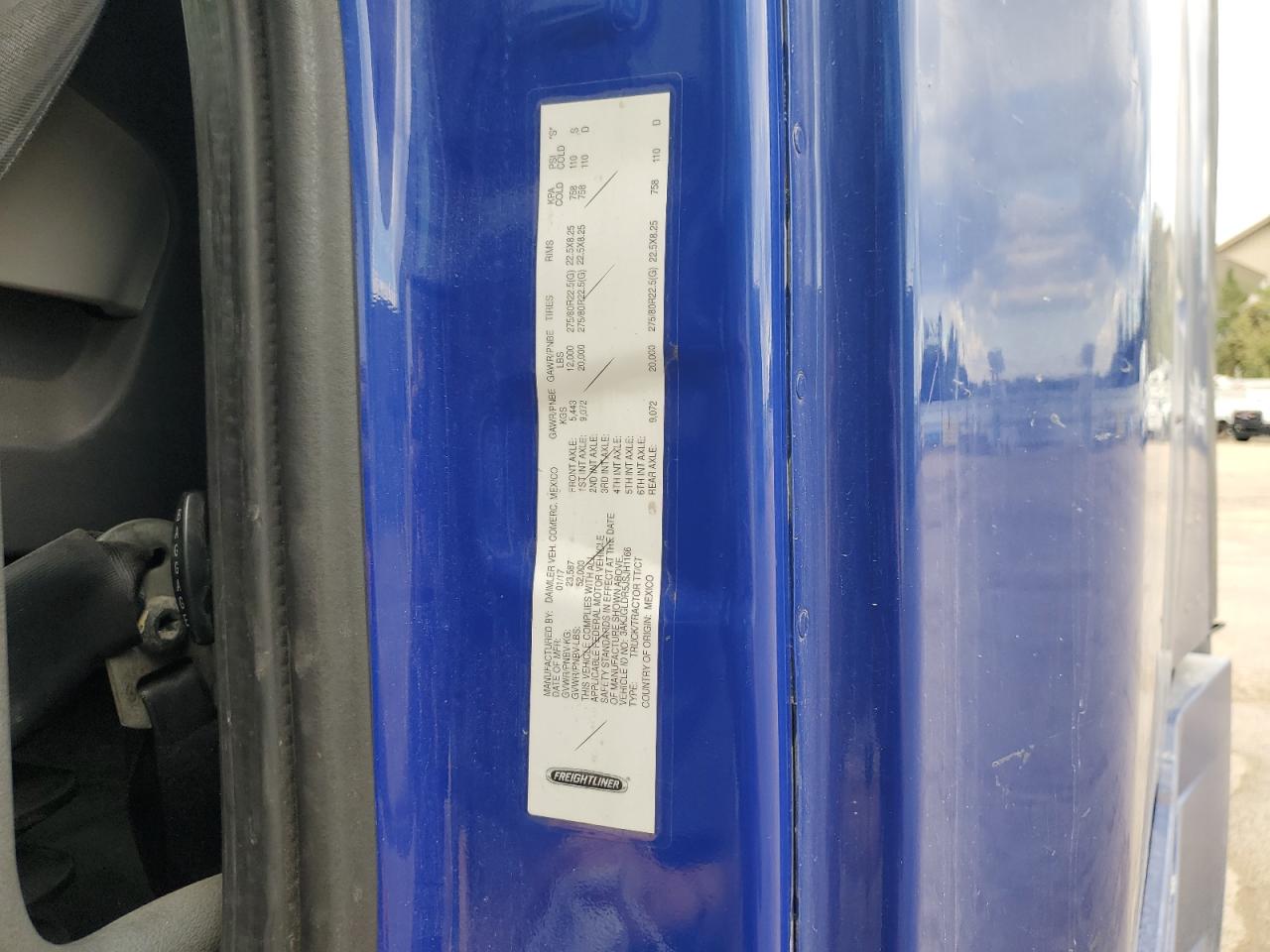 Lot #3259470114 2018 FREIGHTLINER CASCADIA 1