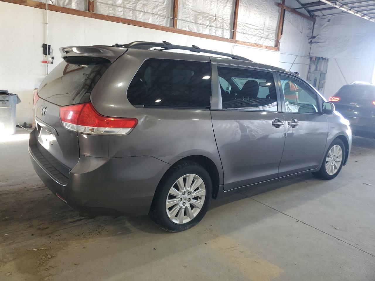 Lot #3270896418 2013 TOYOTA SIENNA LE