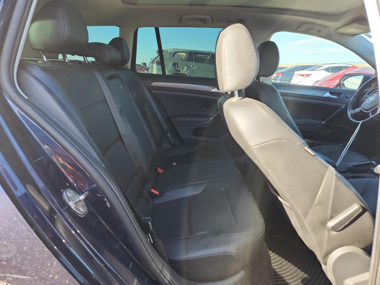 VOLKSWAGEN GOLF SPORTSVAN S