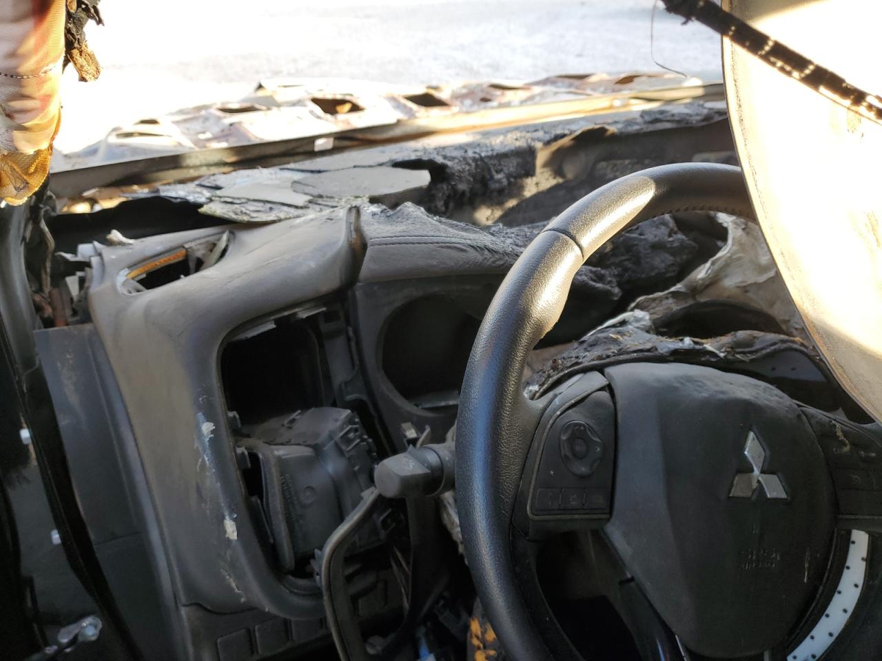 MITSUBISHI OUTLANDER SE