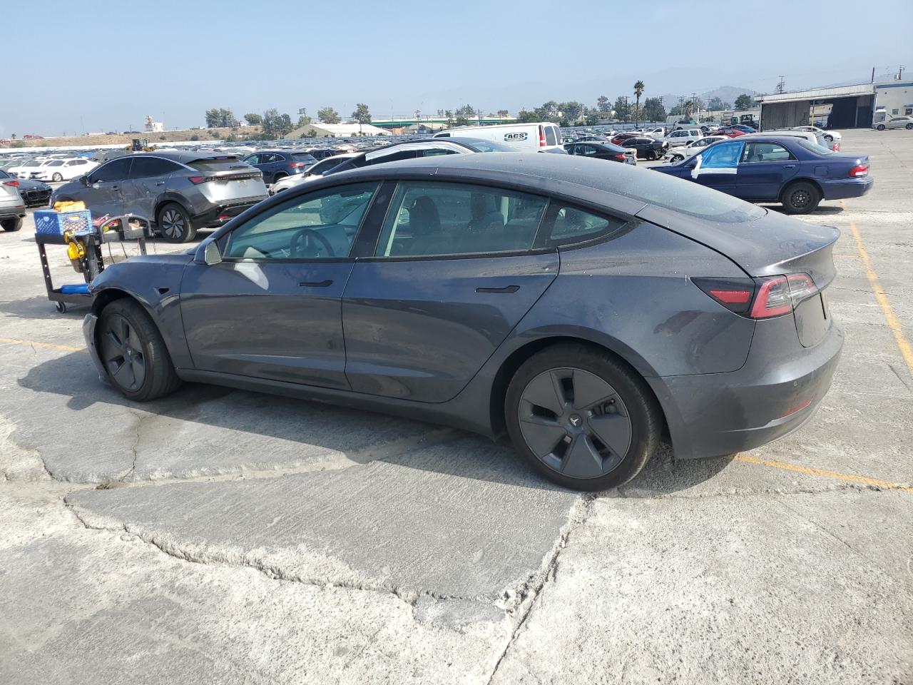 TESLA MODEL 3