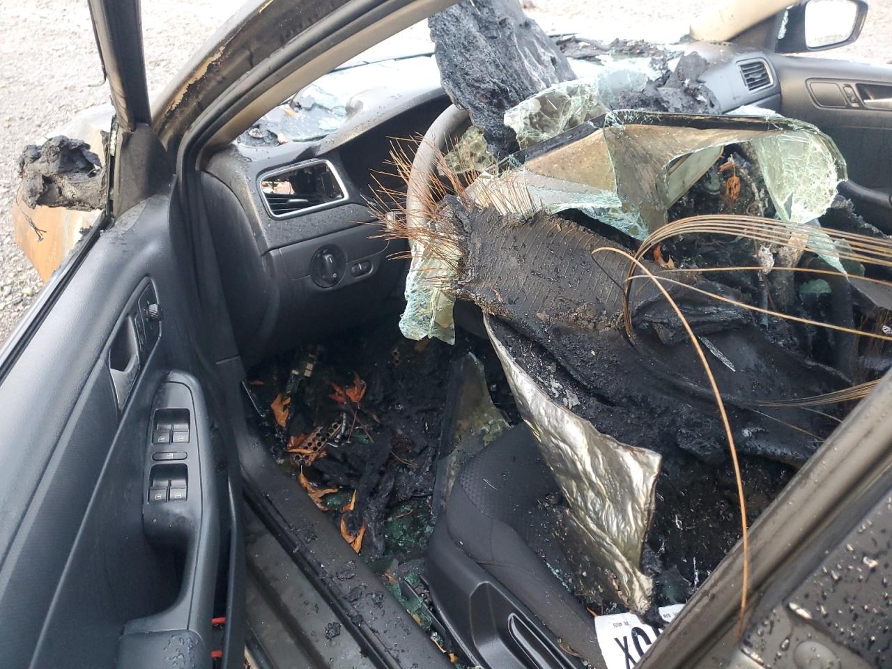 VOLKSWAGEN JETTA BASE