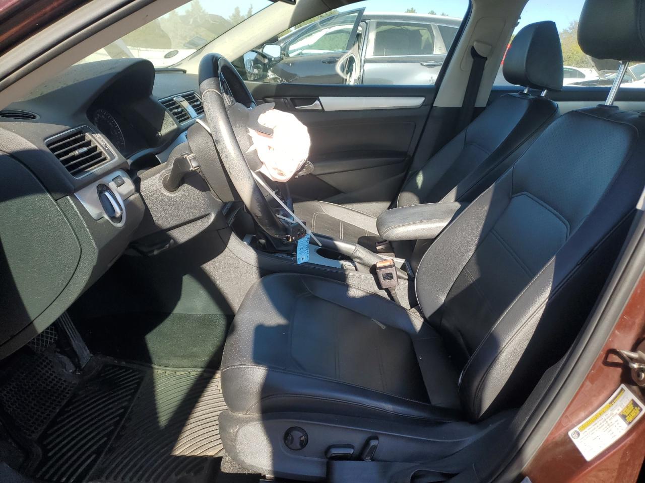 VOLKSWAGEN PASSAT SE