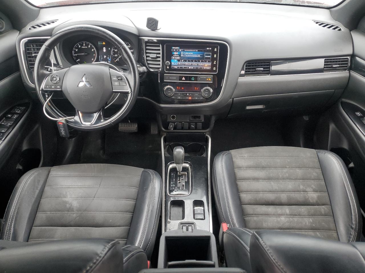 MITSUBISHI OUTLANDER SE