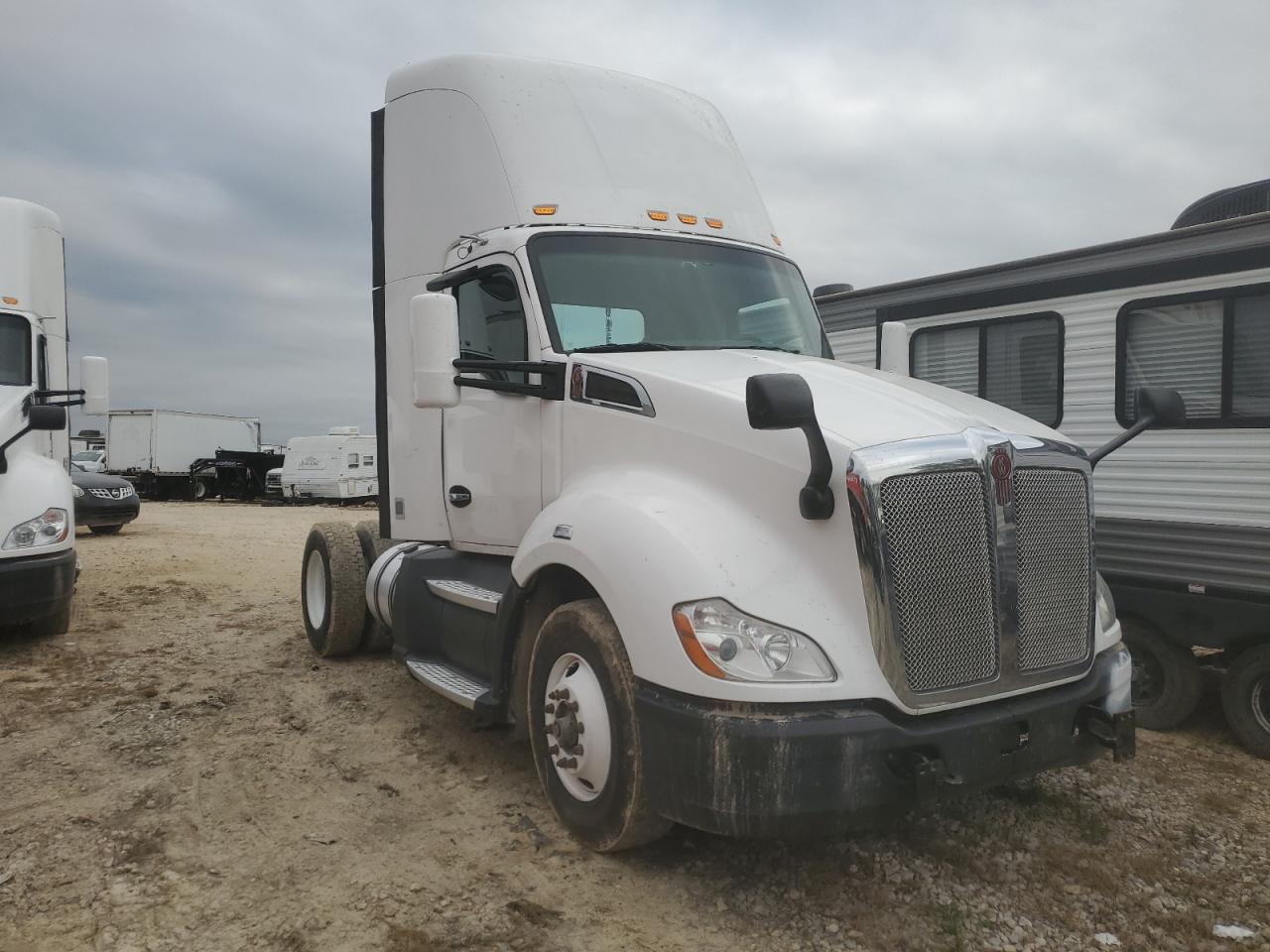 Lot #3267128134 2016 KENWORTH T680