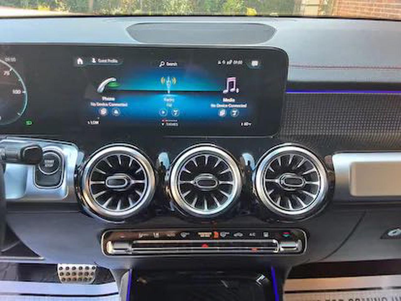 MERCEDES-BENZ EQB 300 4MATIC