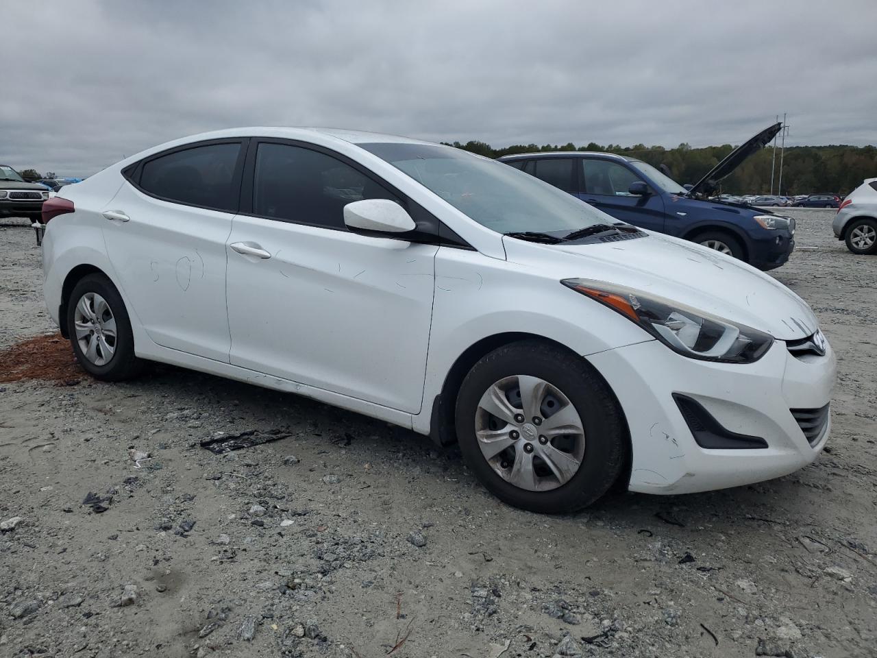 HYUNDAI ELANTRA SE