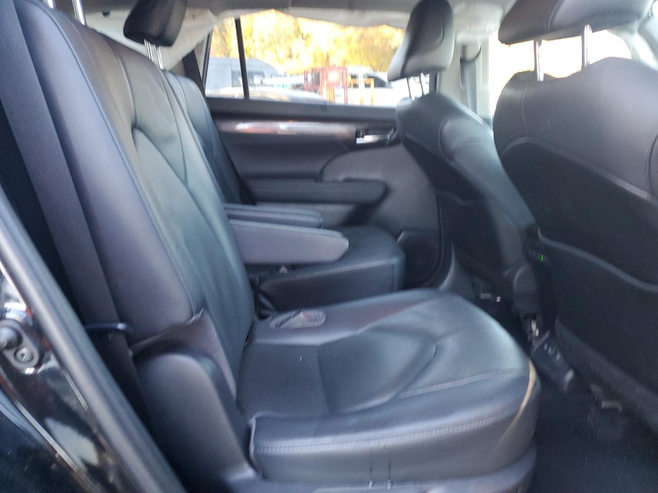 TOYOTA HIGHLANDER LIMITED