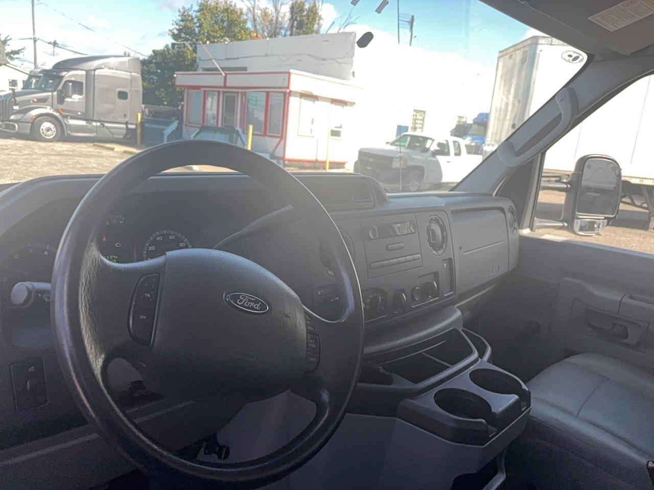 FORD ECONOLINE E450 SUPER DUTY CUTAWAY VAN