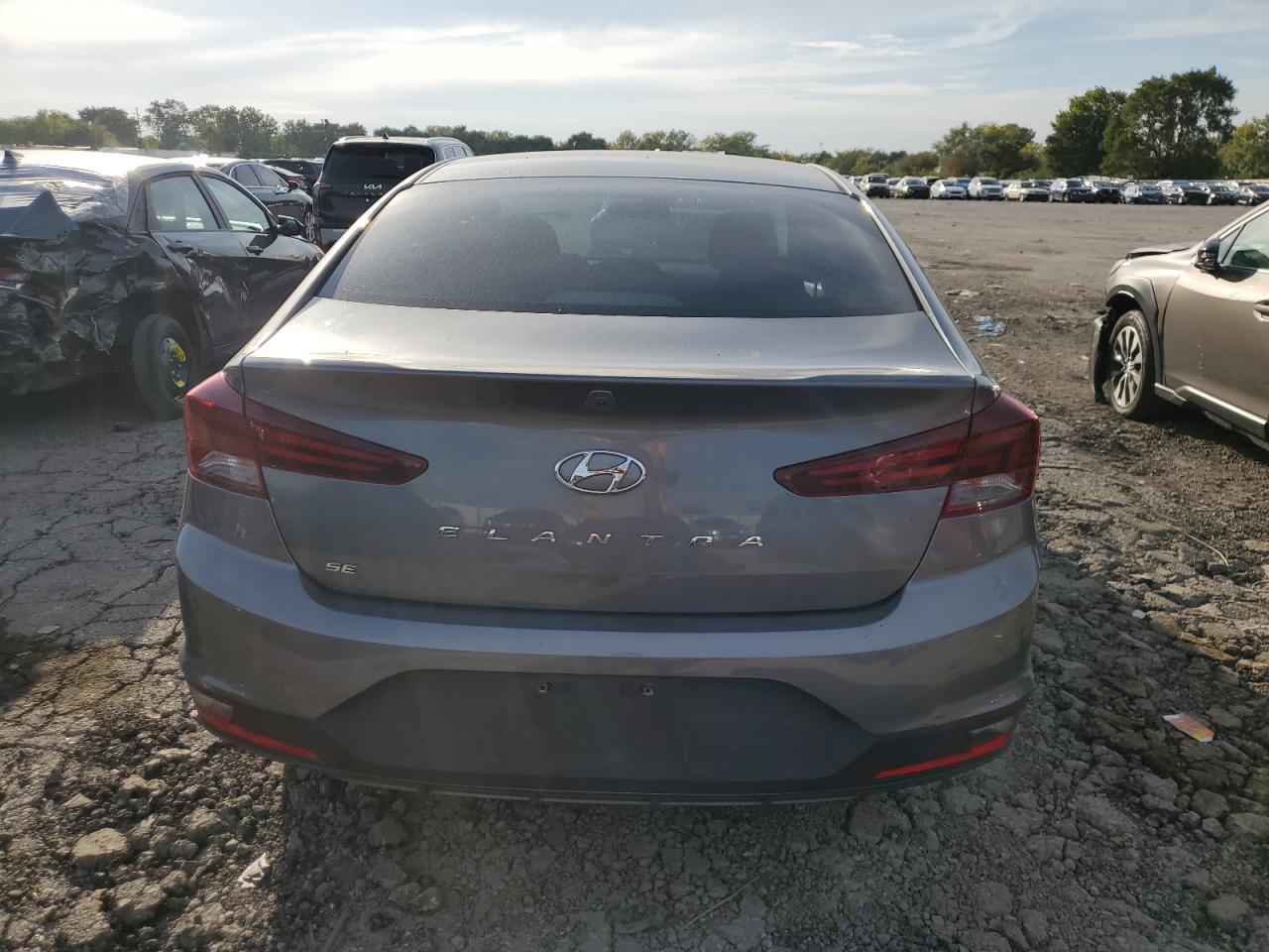 HYUNDAI ELANTRA SE