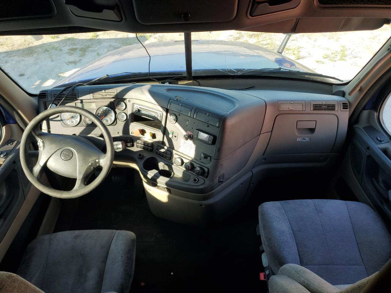 Lot #3269120717 2018 FREIGHTLINER CASCADIA 1