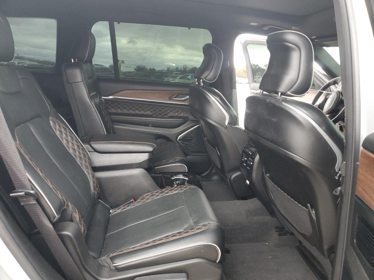 JEEP GRAND CHEROKEE L SUMMIT