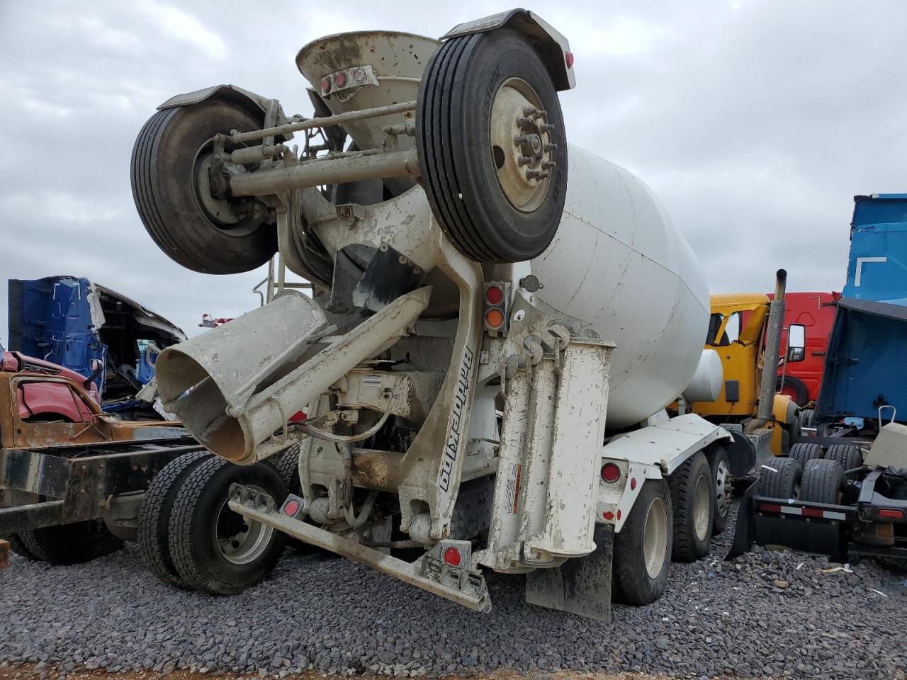 Lot #3264458405 2017 PETERBILT 567