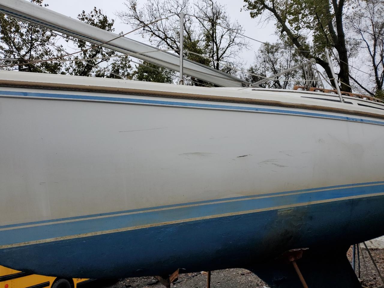 Lot #3305300319 1984 CATALINA BOAT CATALINA