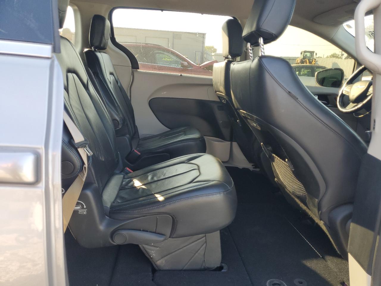 CHRYSLER PACIFICA TOURING L