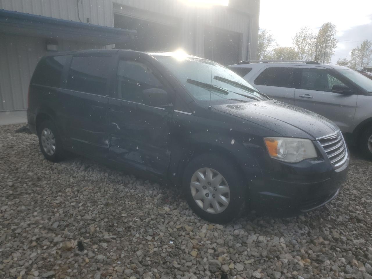 CHRYSLER TOWN & COUNTRY LX