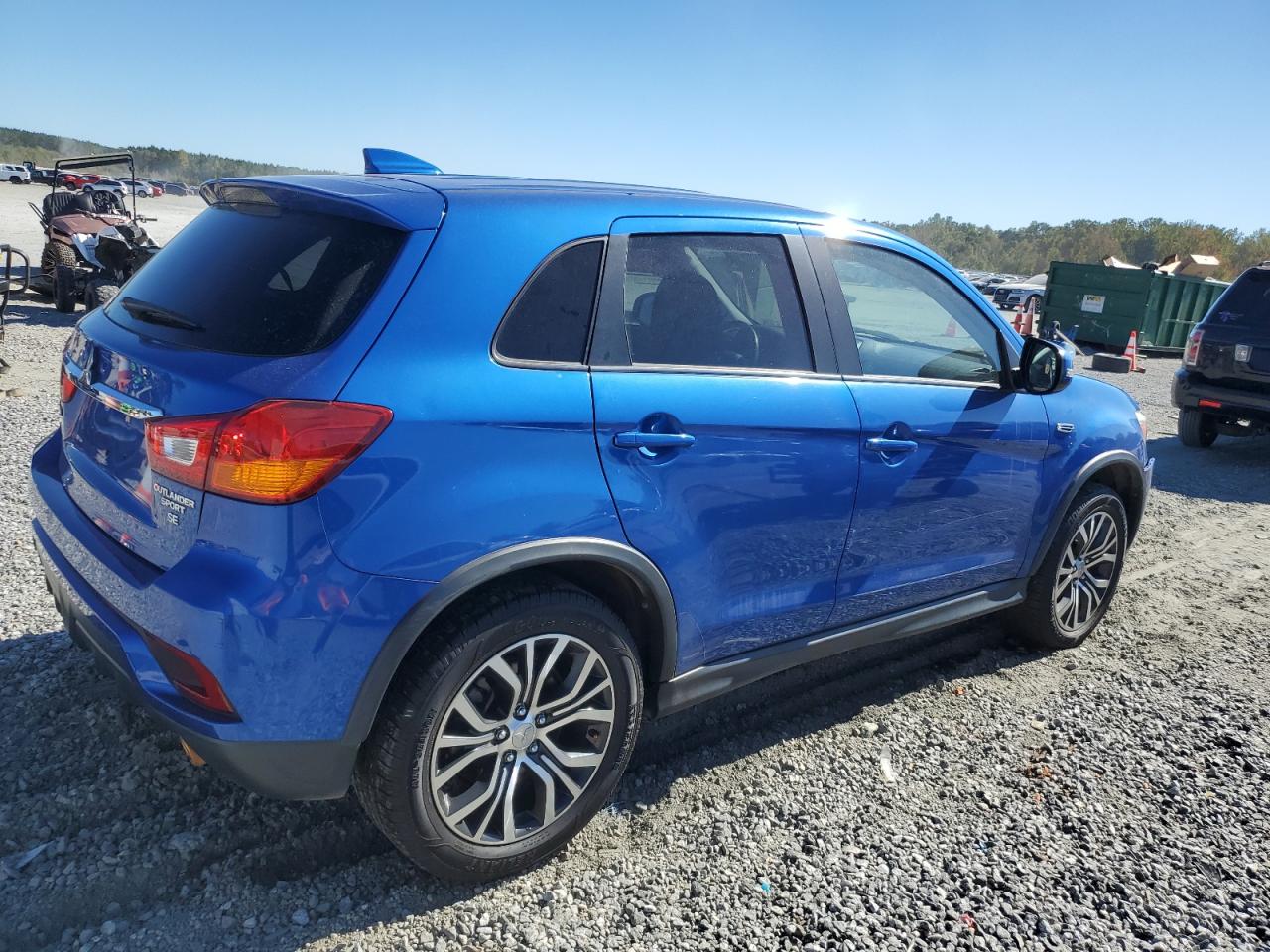 MITSUBISHI OUTLANDER SE