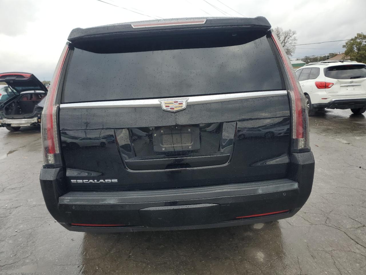 CADILLAC ESCALADE LUXURY