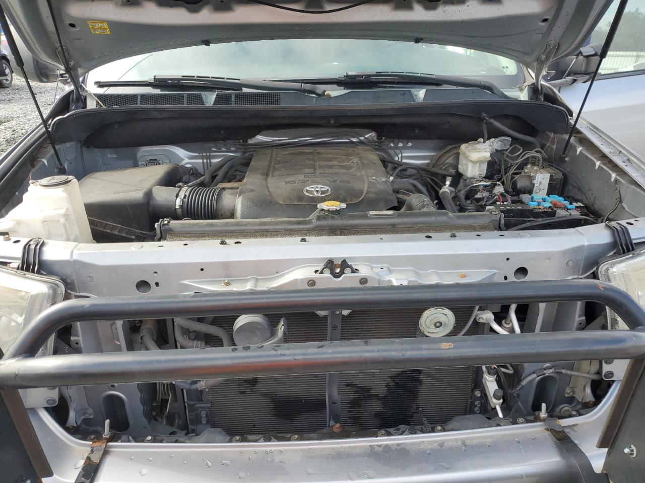 TOYOTA TUNDRA CREWMAX SR5