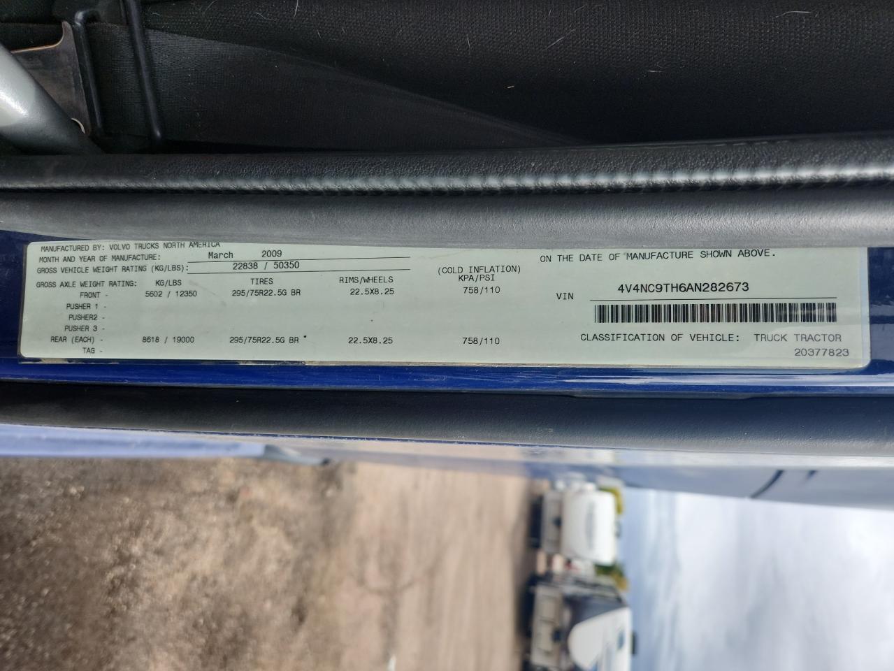 Lot #3278978043 2010 VOLVO VN