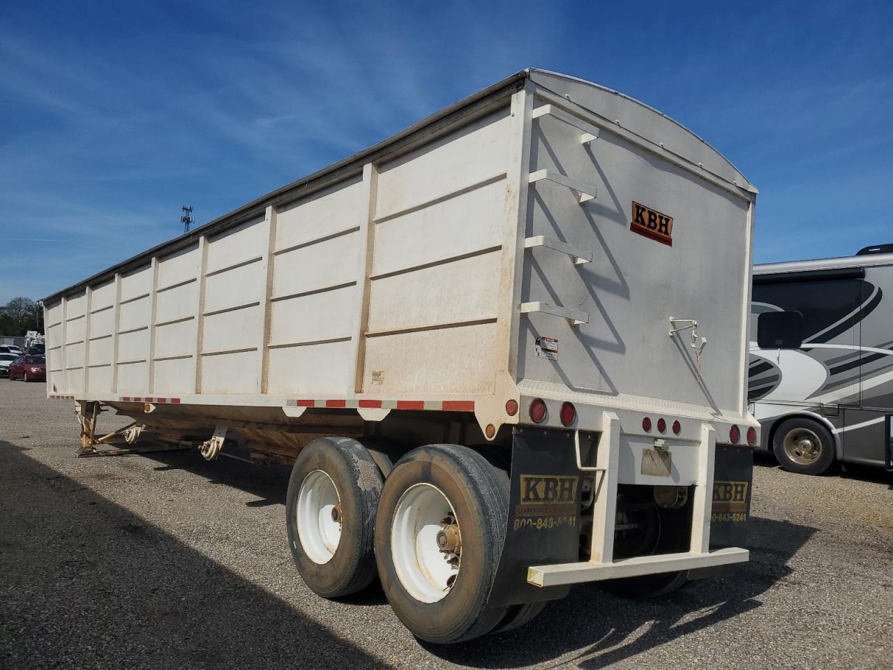Lot #3301709361 2010 KBH HOPPER