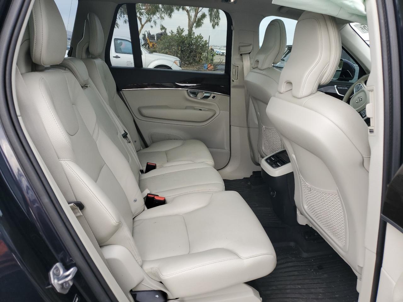 VOLVO XC90 T6 MOMENTUM