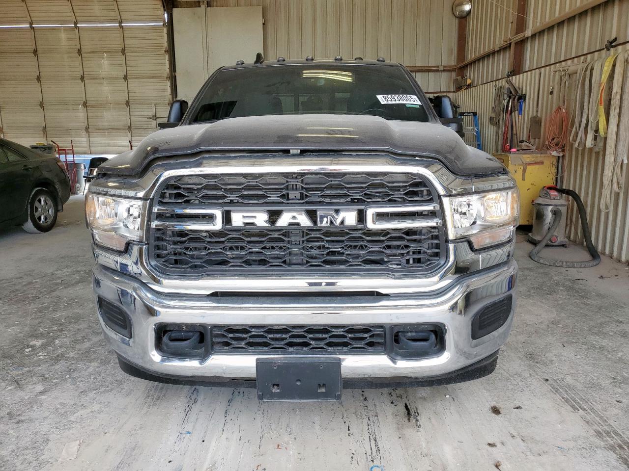 RAM 3500 TRADESMAN