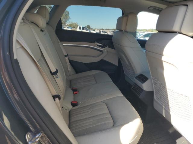 2019 AUDI E-TRON PRE WA1VAAGE8KB010044