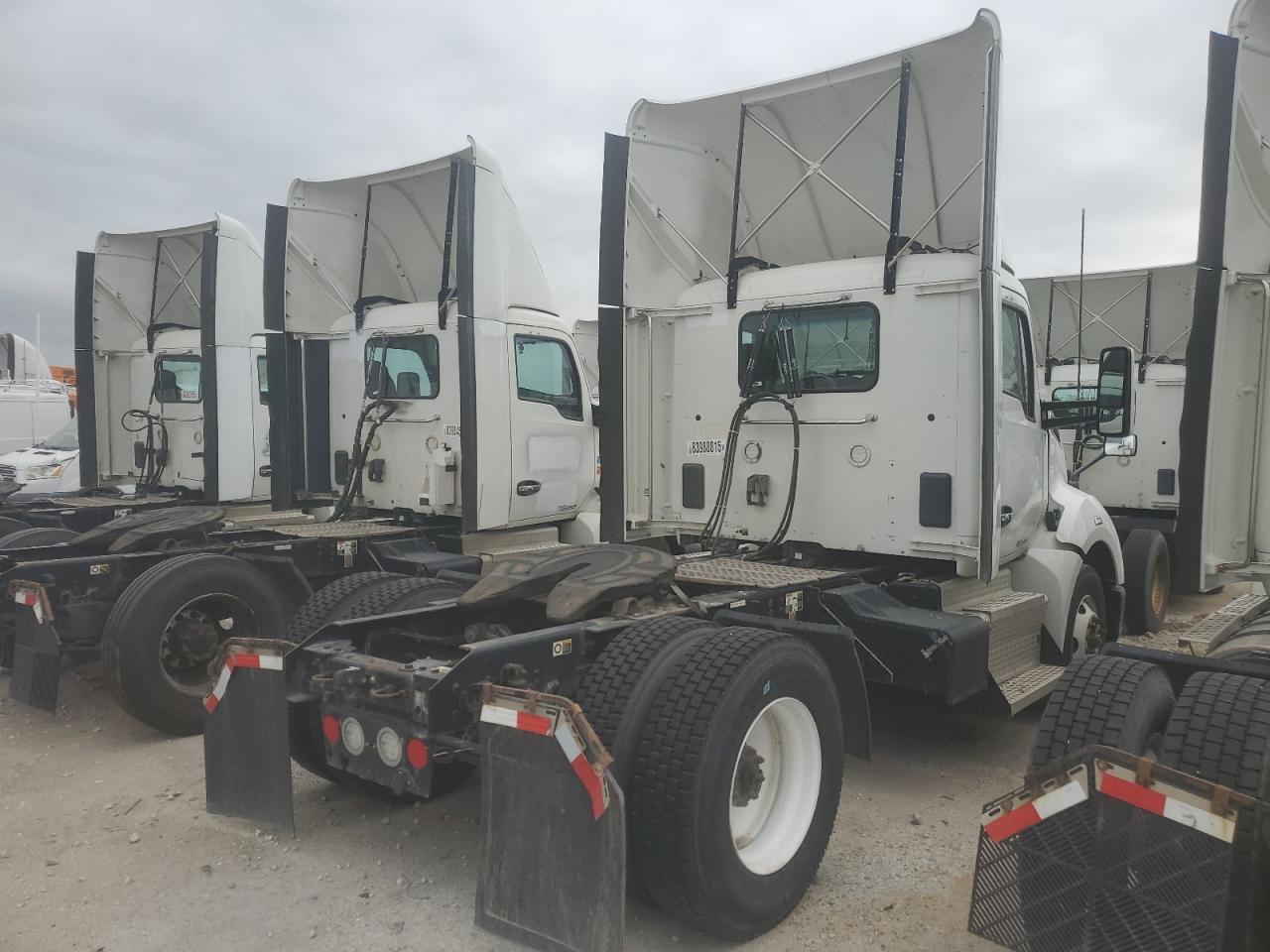 Lot #3266057332 2017 KENWORTH T680