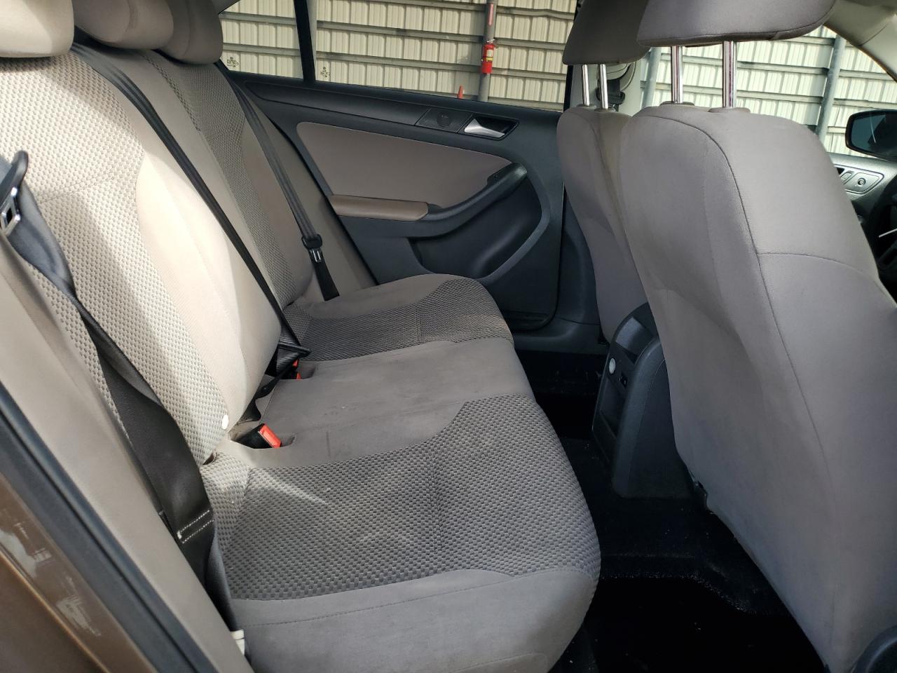 VOLKSWAGEN JETTA BASE