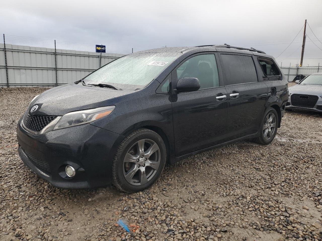 TOYOTA SIENNA SE