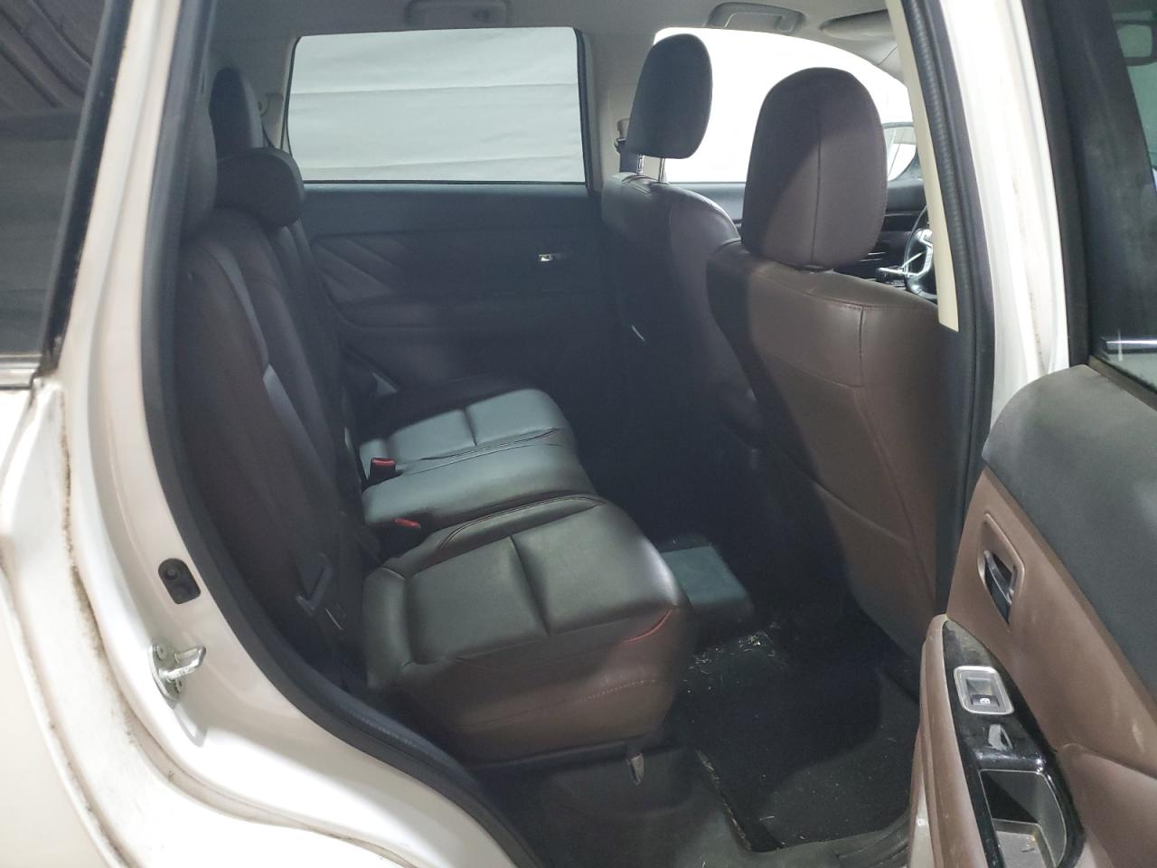 MITSUBISHI OUTLANDER SE