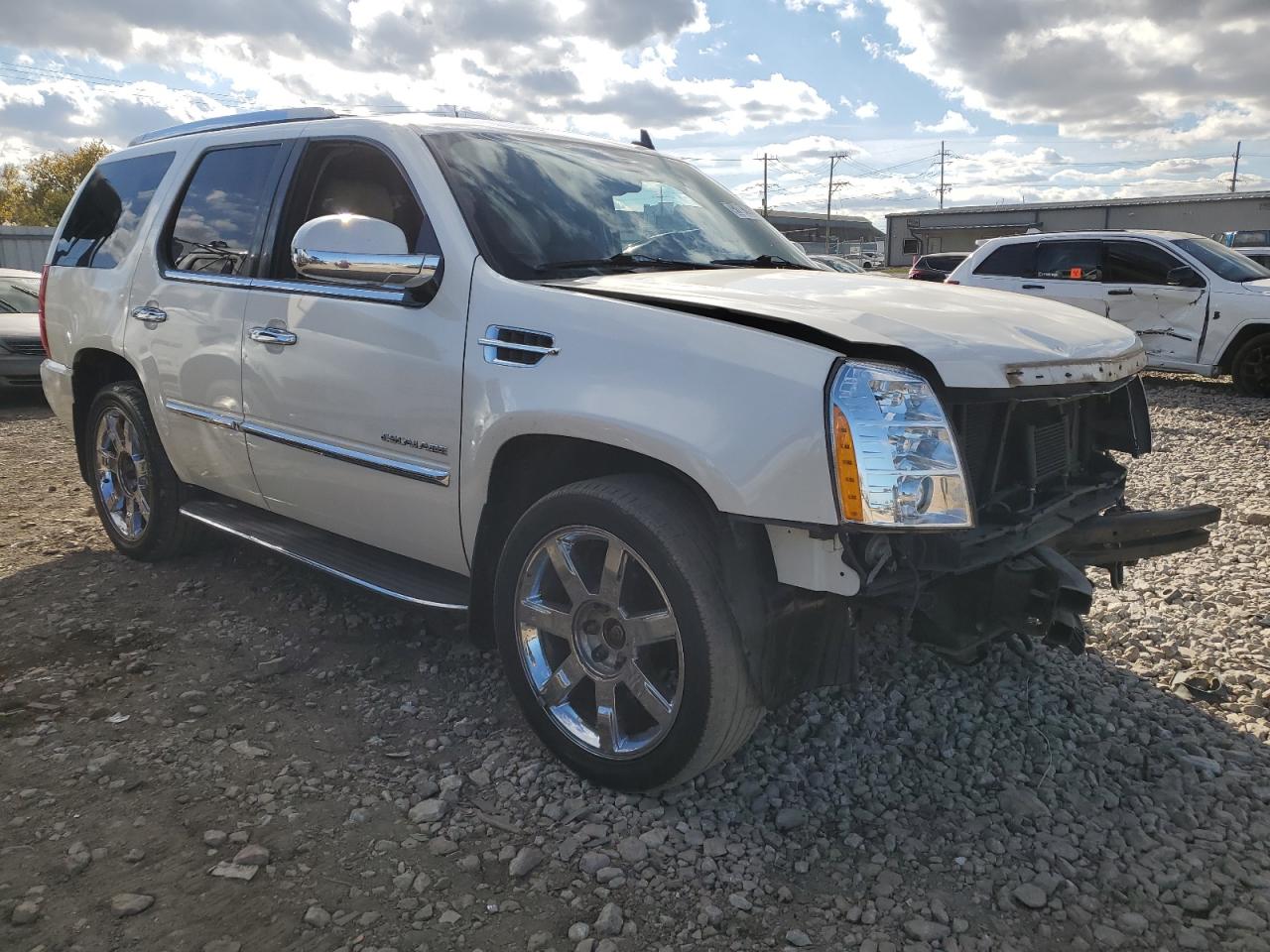 CADILLAC ESCALADE LUXURY