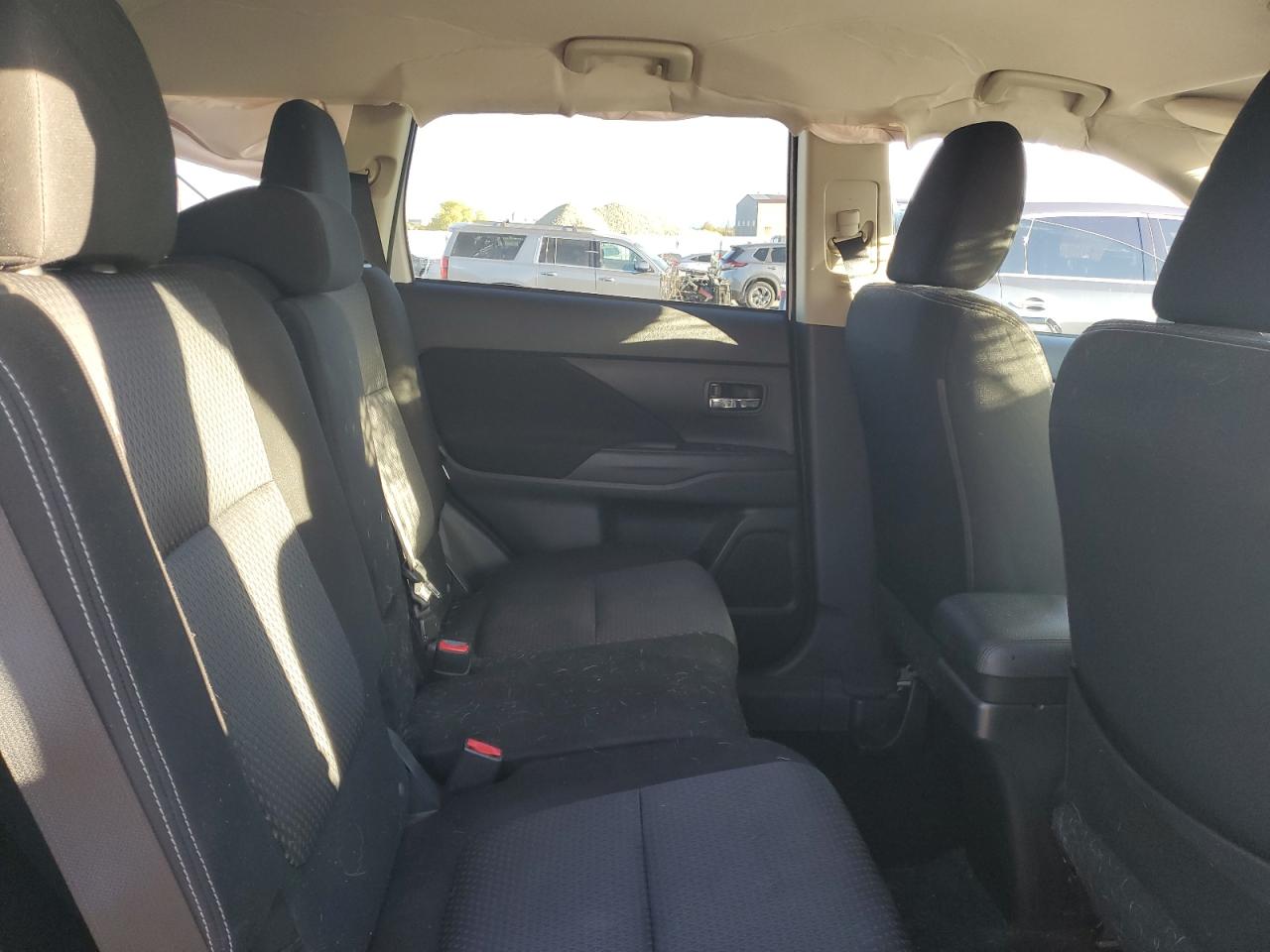 MITSUBISHI OUTLANDER SE