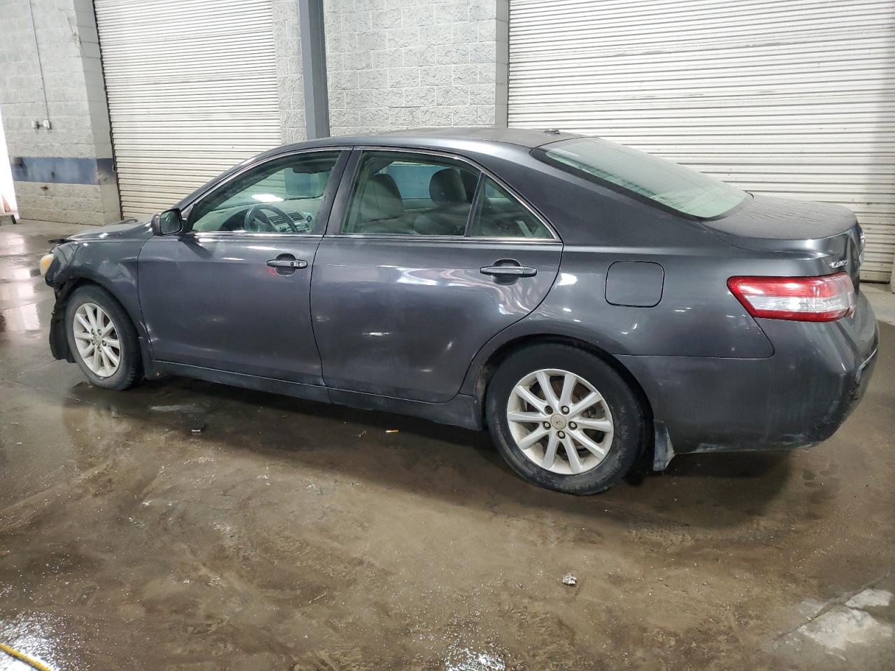 TOYOTA CAMRY BASE