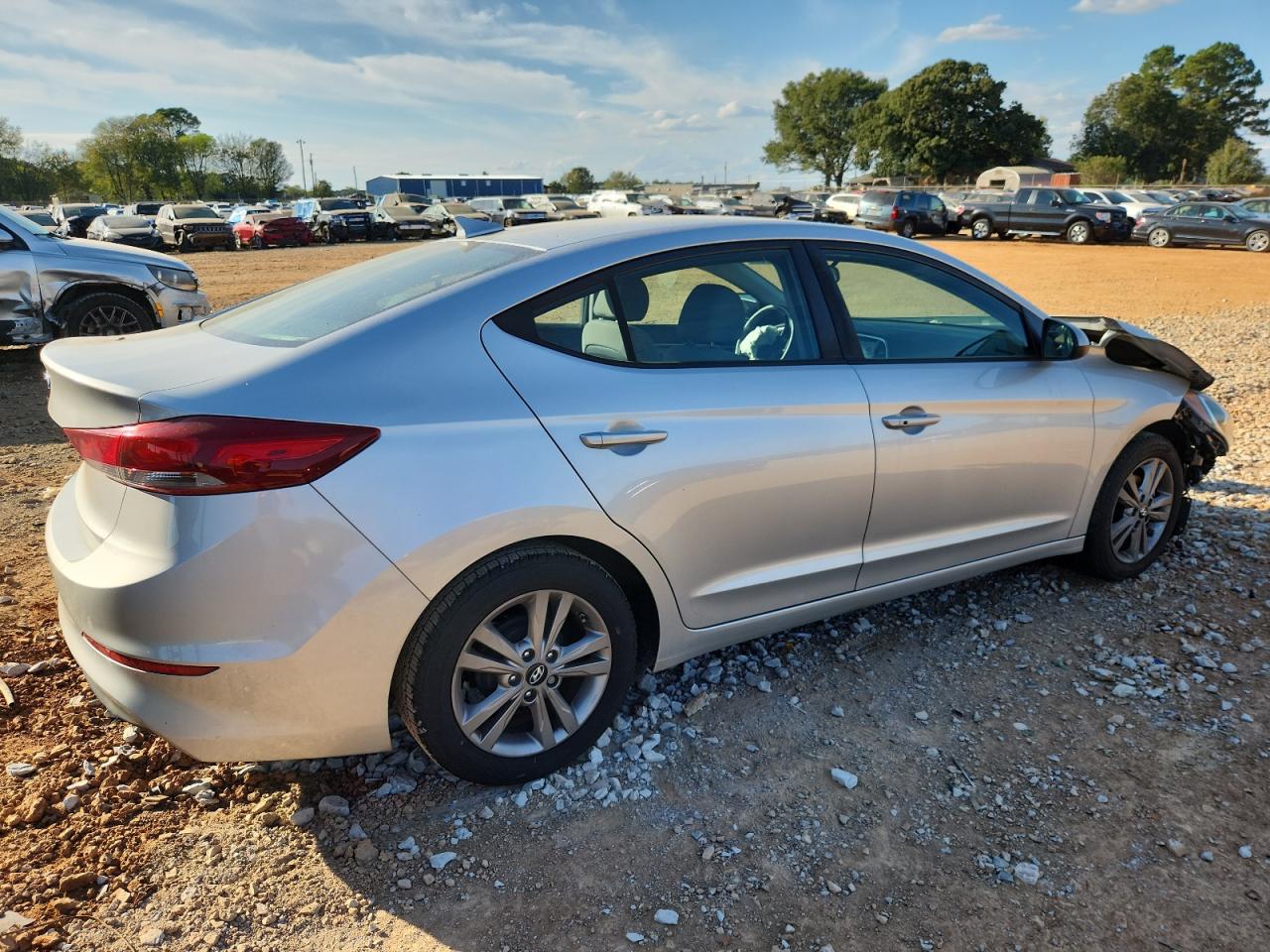 HYUNDAI ELANTRA SE