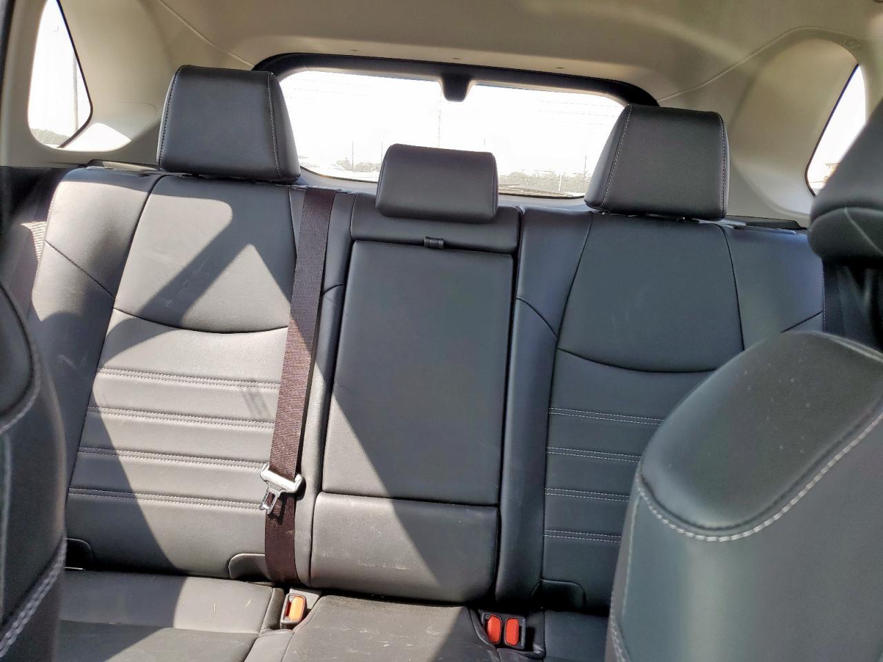 TOYOTA RAV4 XLE PREMIUM