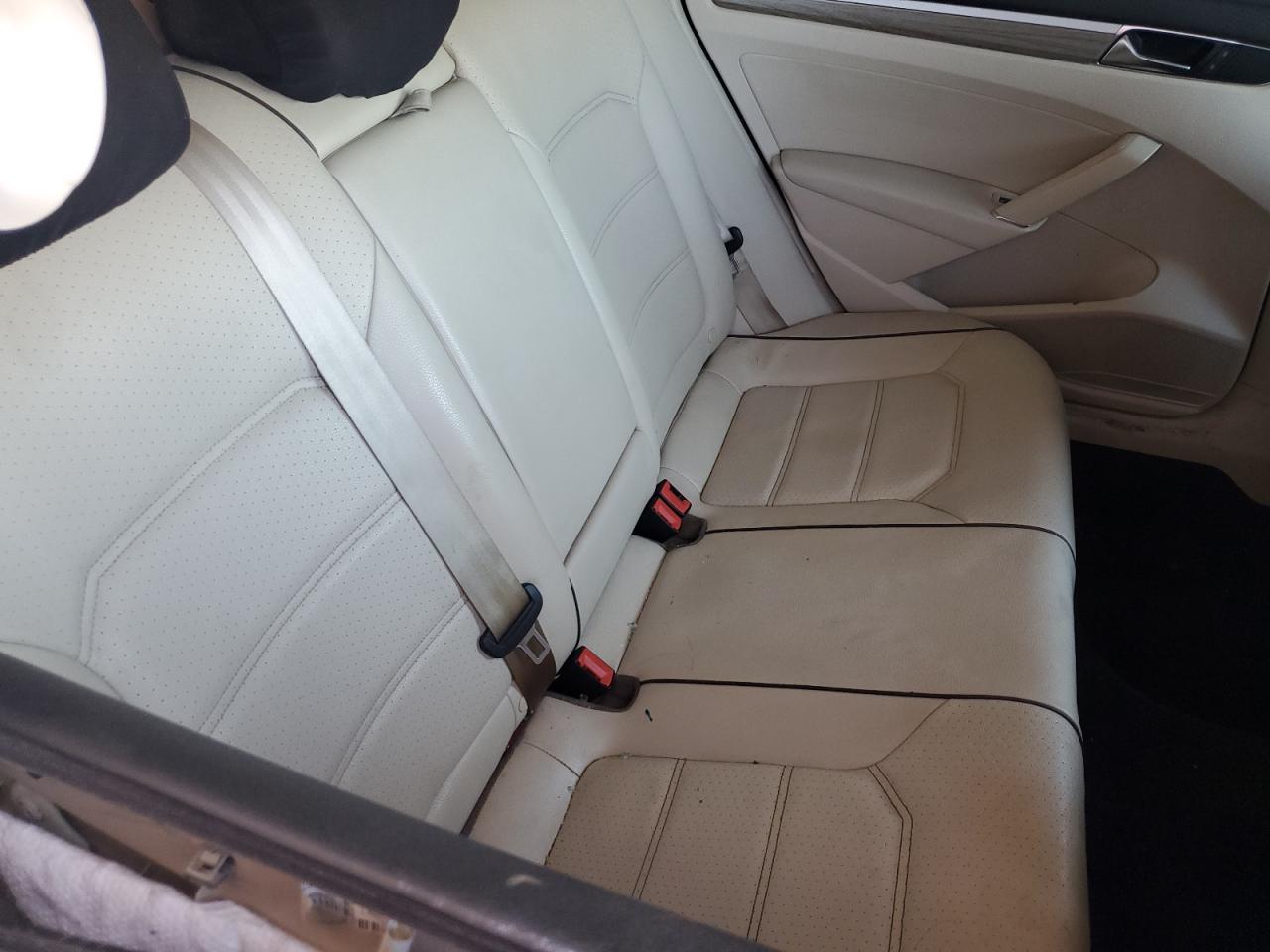 VOLKSWAGEN PASSAT SE