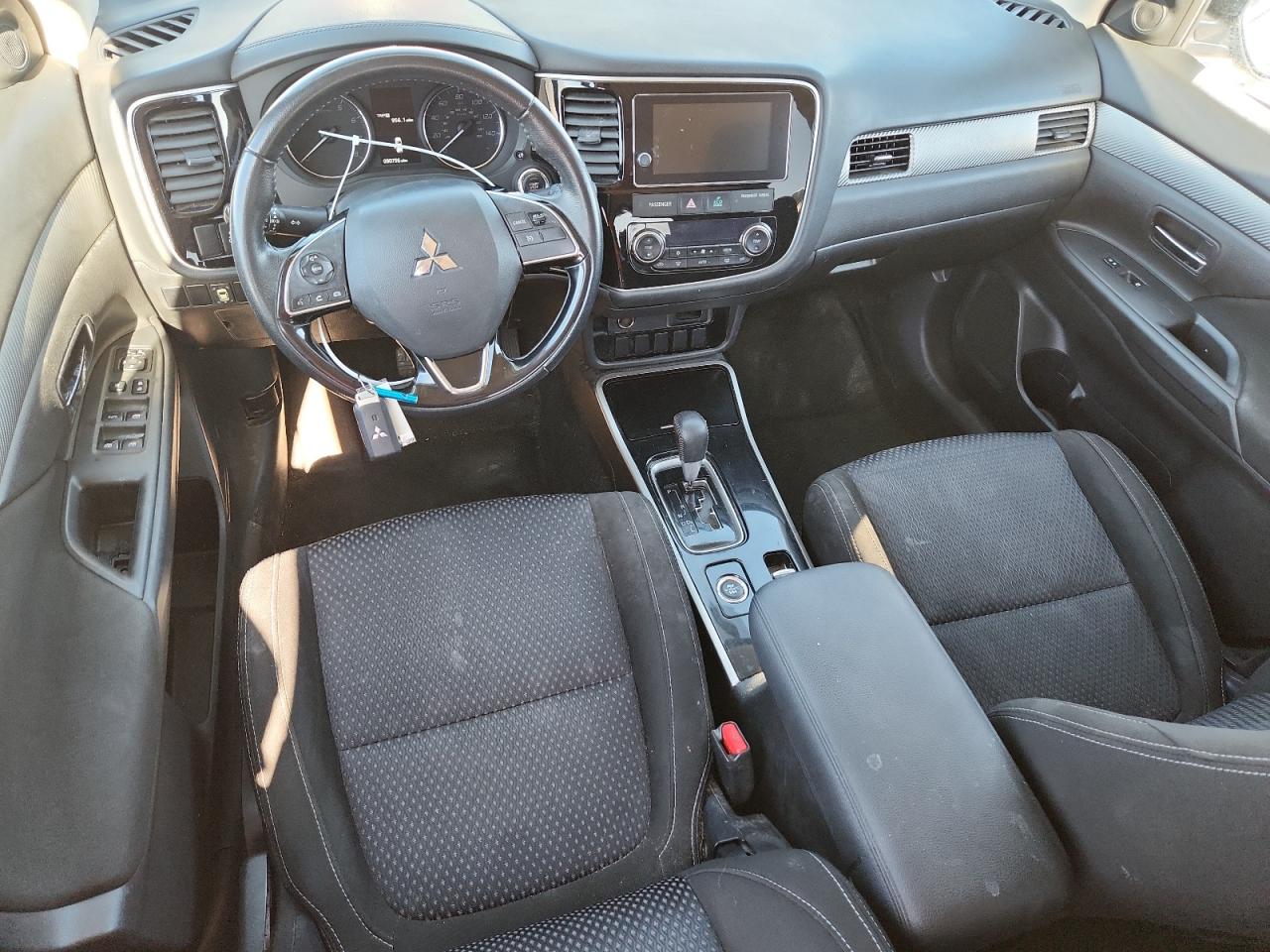 MITSUBISHI OUTLANDER SE