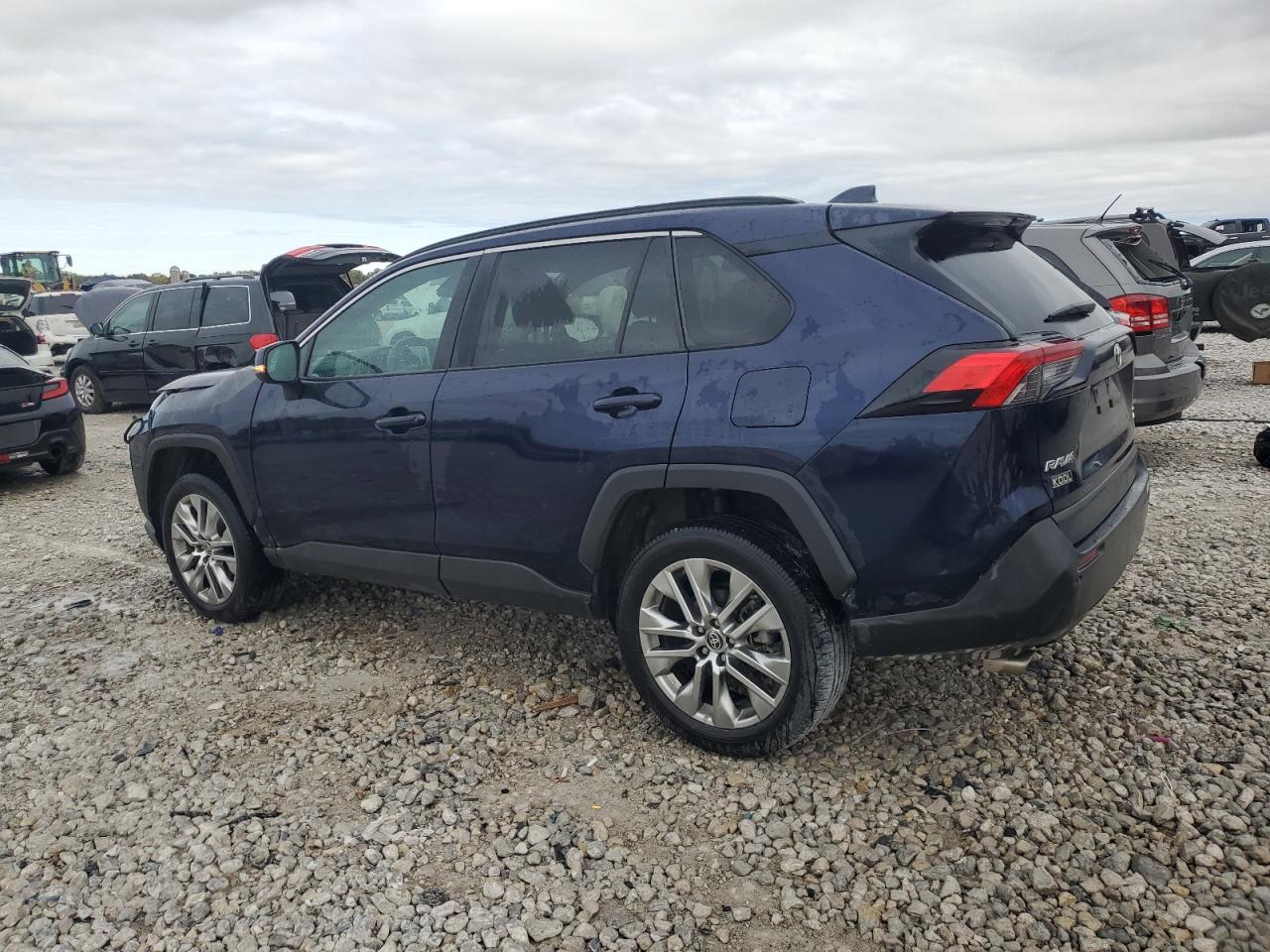 TOYOTA RAV4 XLE PREMIUM