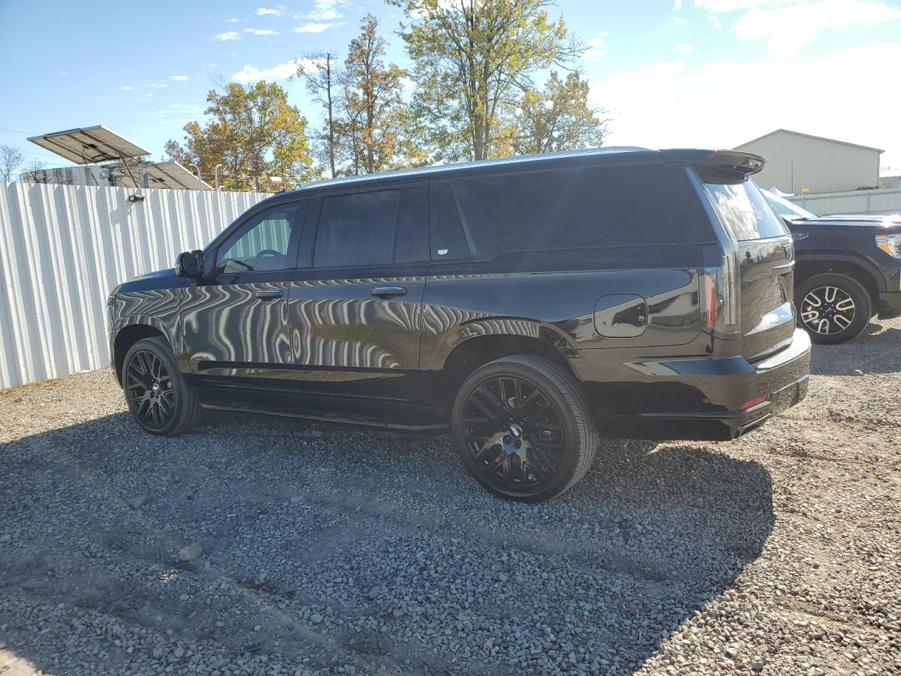 CADILLAC ESCALADE ESV LUXURY